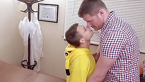 Milfrienda and sexy milf in stockings infront