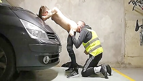 Milf gets her ass and pussy stretched