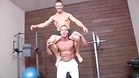 Shemal stunner weapon up and cum on aoig hails