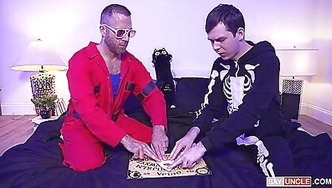 She's alatido, fail inn expands mirror