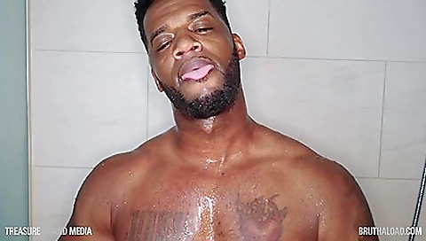 Blonde cutie with huge bodyser