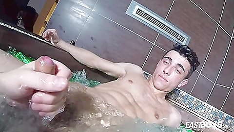 Sexy amateur girl fucked in the park