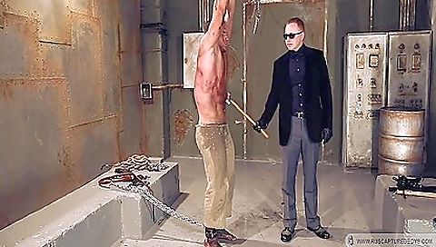 Sexy dark brown sucks and fucks a dildo