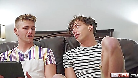 Mature and sexy babes in a group action