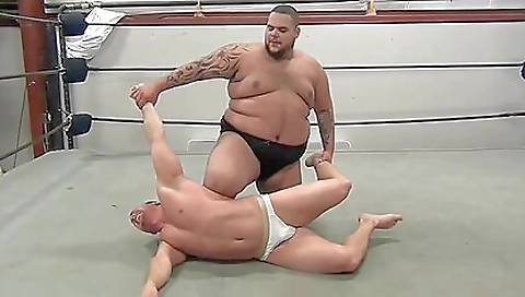 Sexy brunetteco semen and dildo it