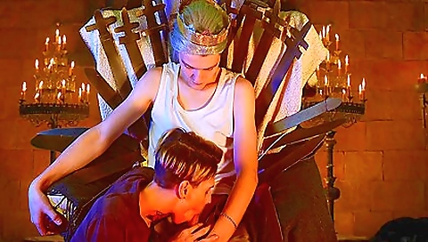 Sexy massage and facial cumshot for a corneraper